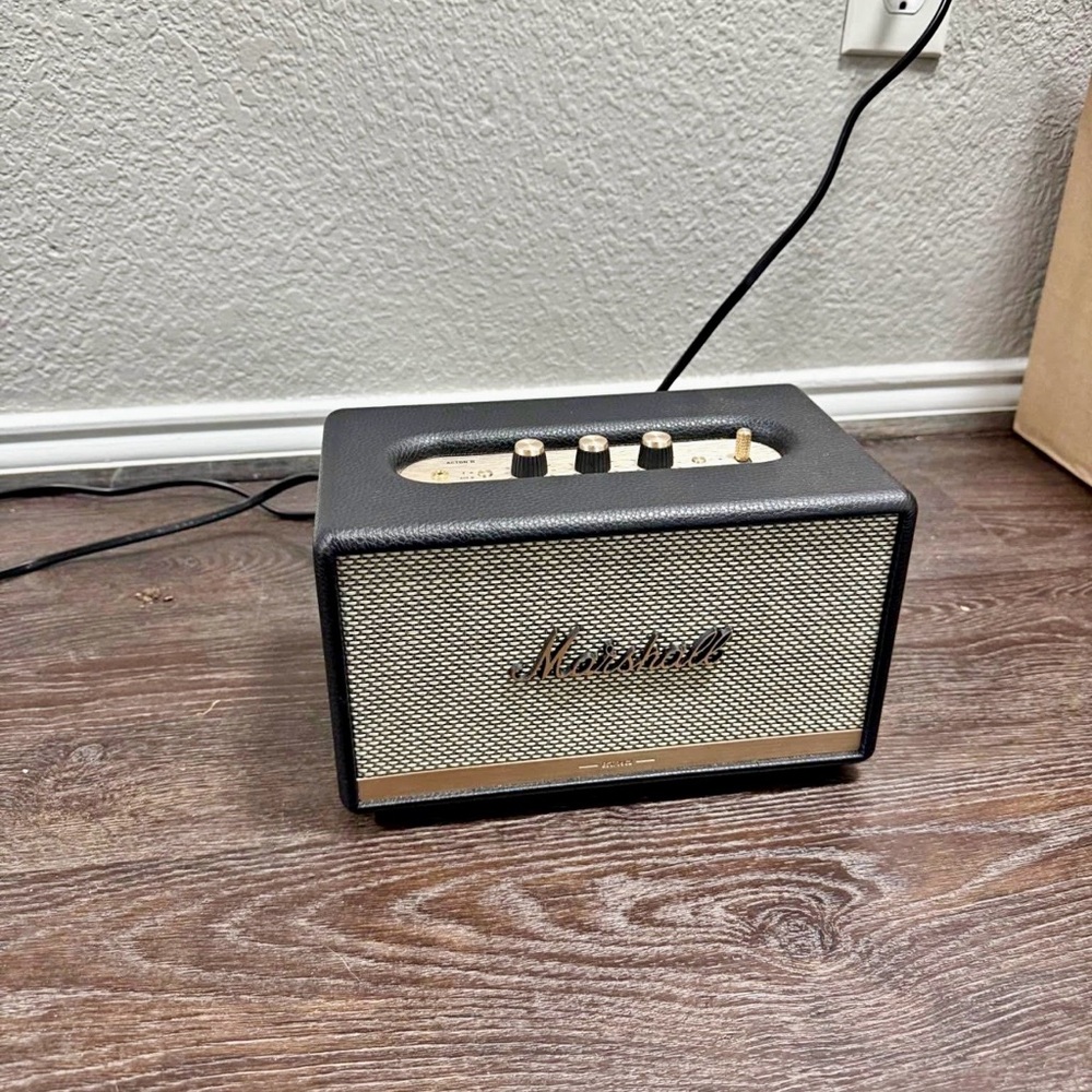 Marshall Black and Gold Speaker